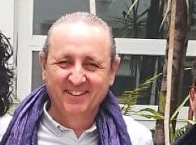 Víctor M. Vela